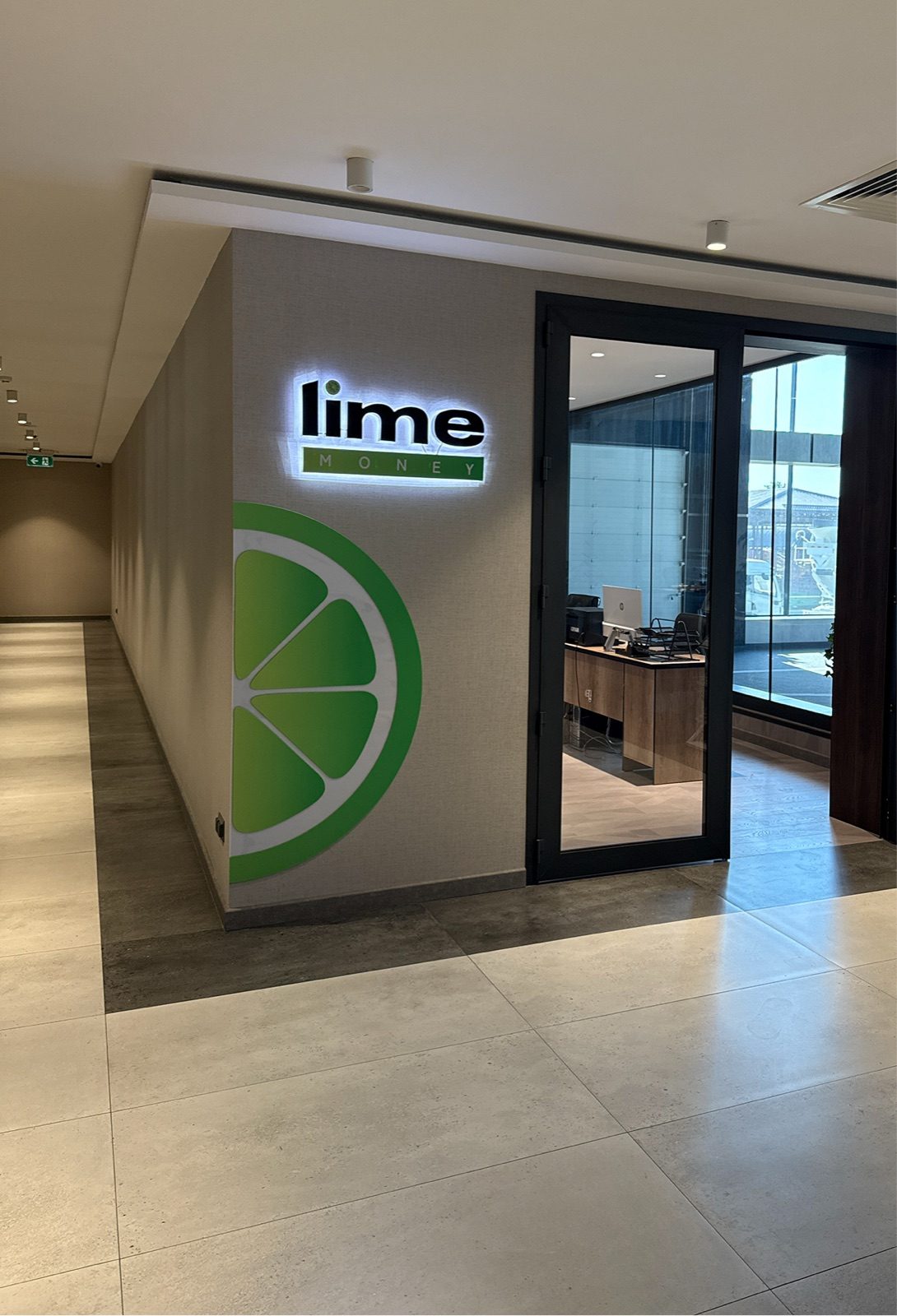 Lime Money ofis koridori